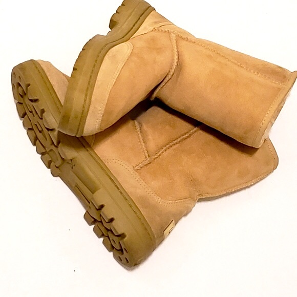 UGGs - Picture 7 of 14